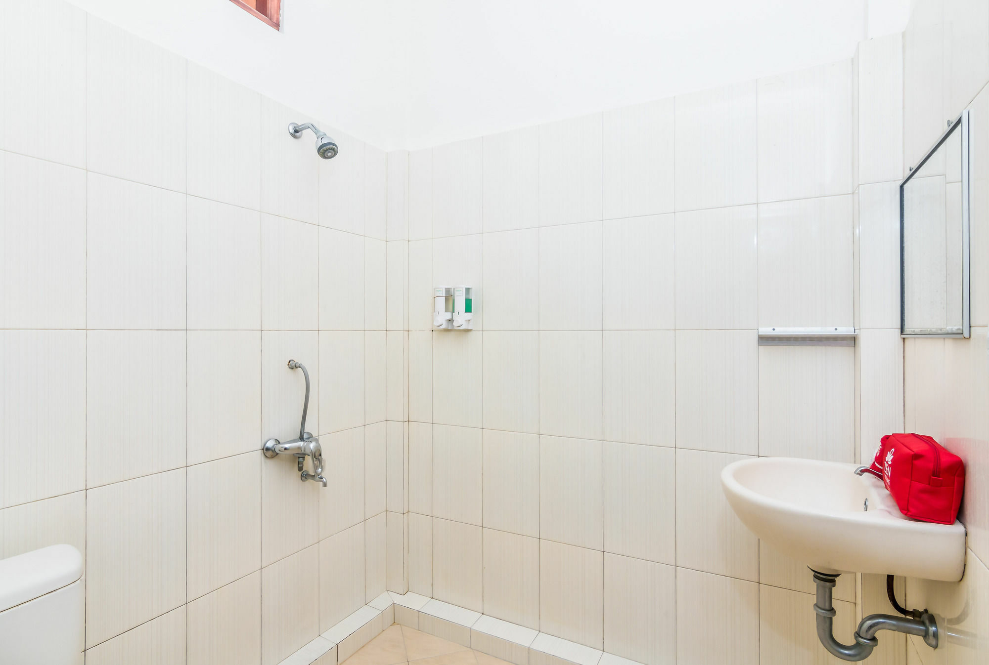 Zen Rooms Basic Kuta Kubu Anyar Екстер'єр фото